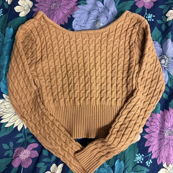 Cropped Cable Knit Crewneck Sweater - Camel - Picture 2 of 2